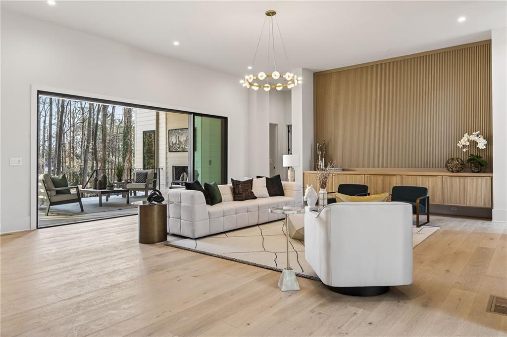 422 Hilderbrand Drive