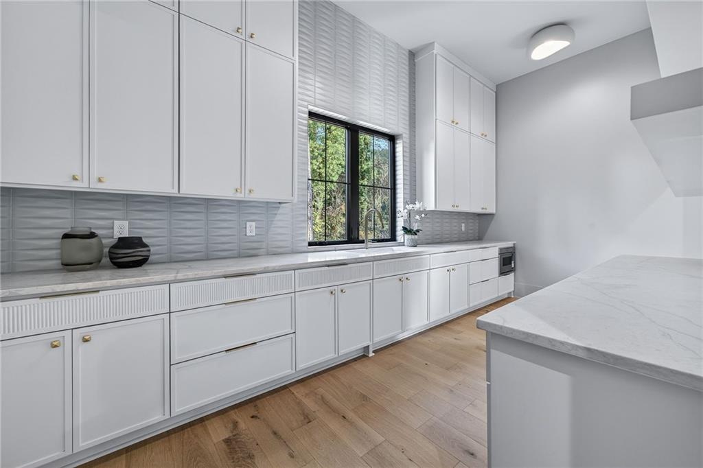 422 Hilderbrand Drive