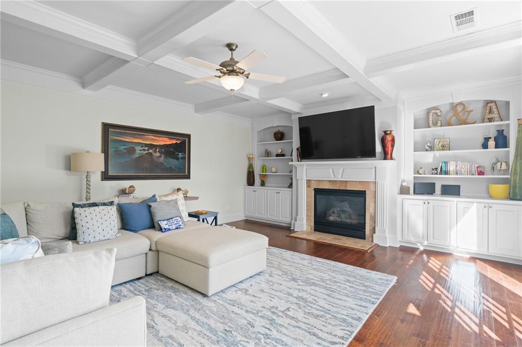 1165 Bluffhaven Way NE