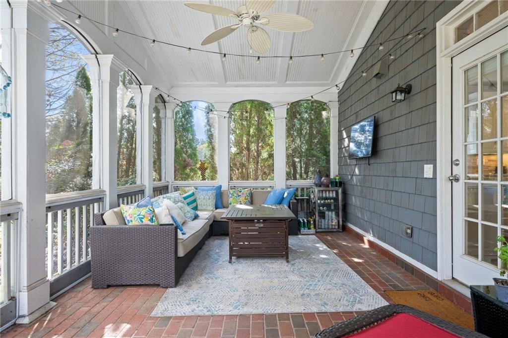 1165 Bluffhaven Way NE