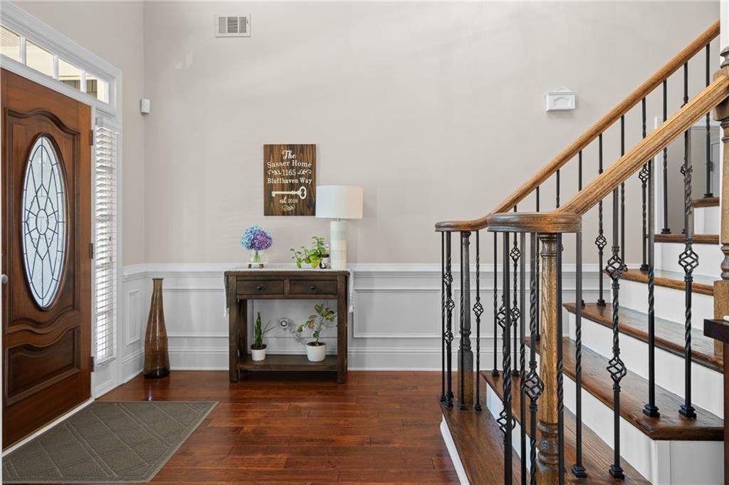 1165 Bluffhaven Way NE