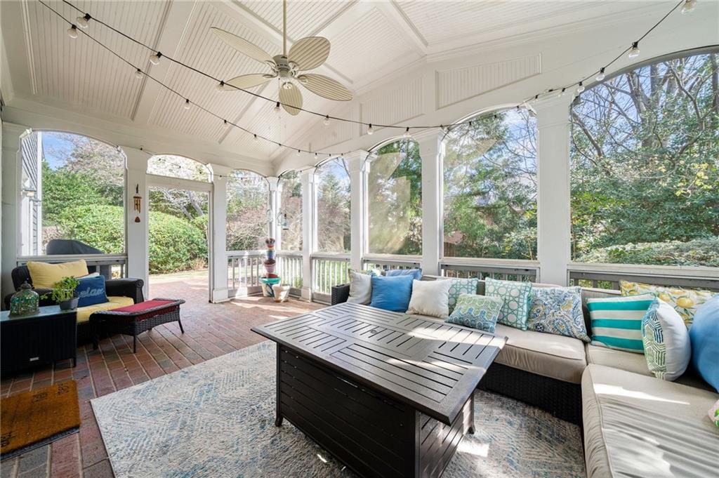 1165 Bluffhaven Way NE