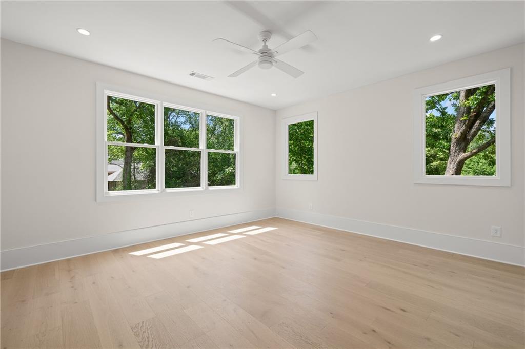 3262 Woodrow Way NE