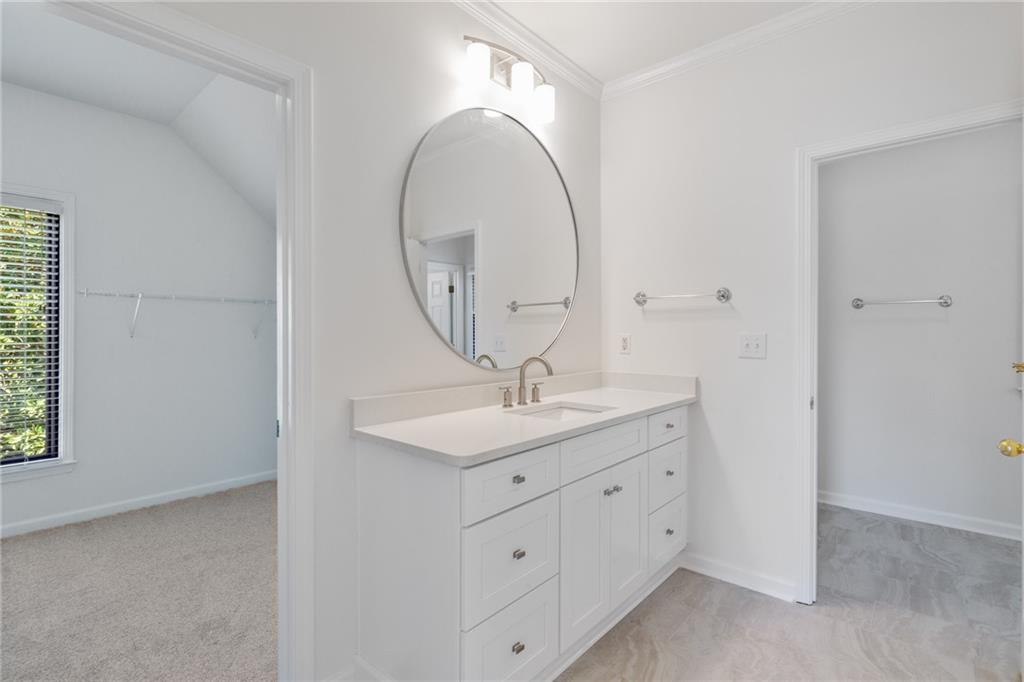 2203 Iron Gate Drive SE