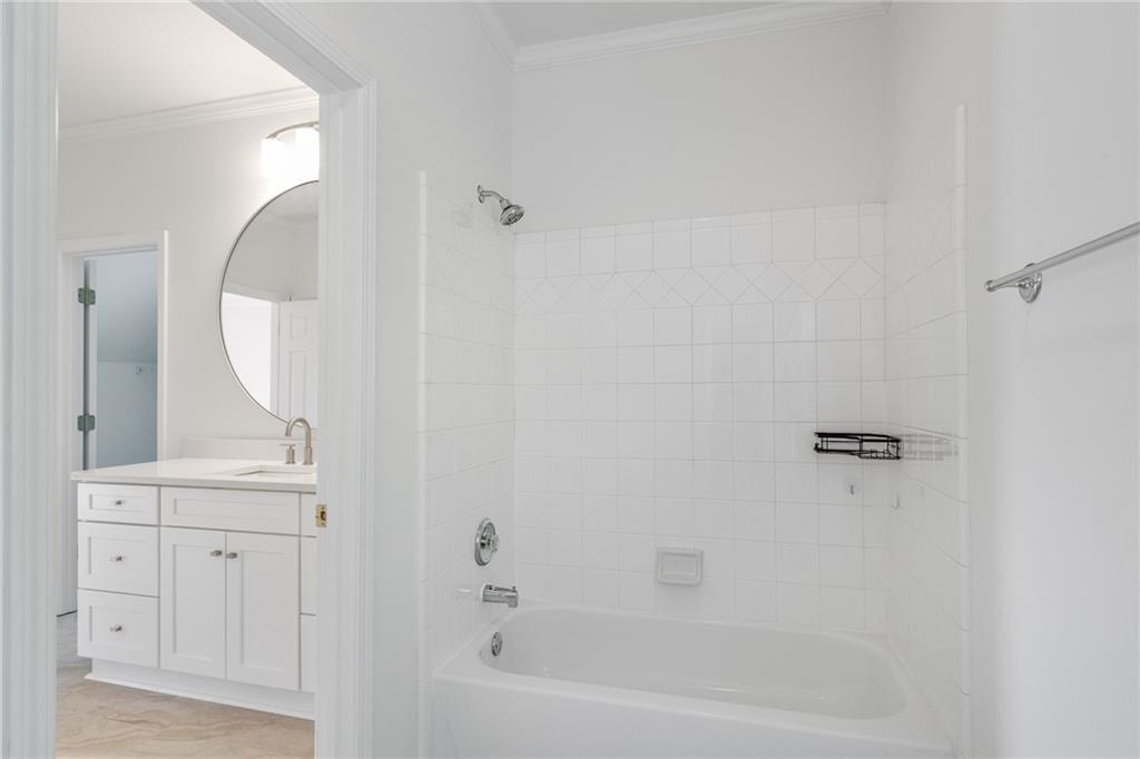 2203 Iron Gate Drive SE