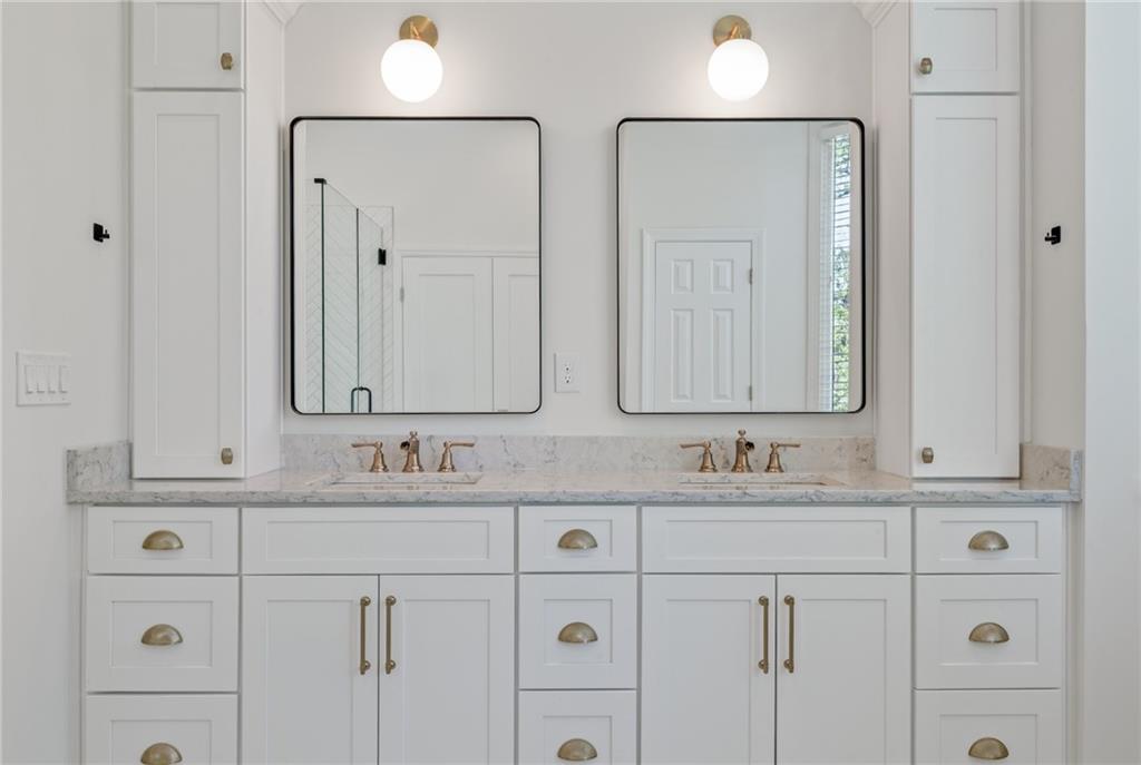 2203 Iron Gate Drive SE