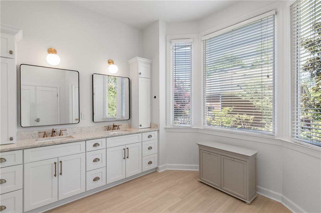 2203 Iron Gate Drive SE