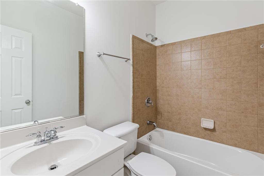 5678 Coopers Glen Court SW