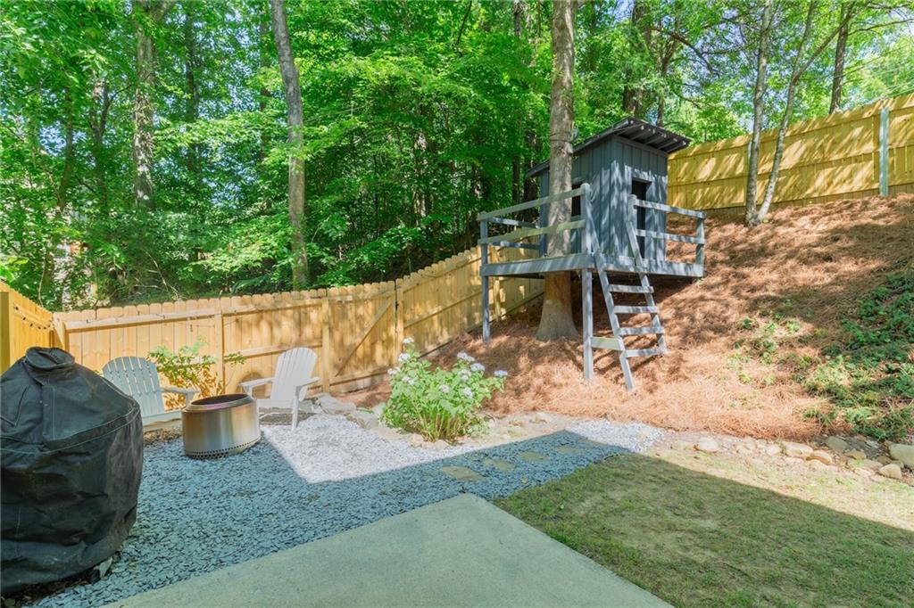 1933 Brantley Walk Lane NW