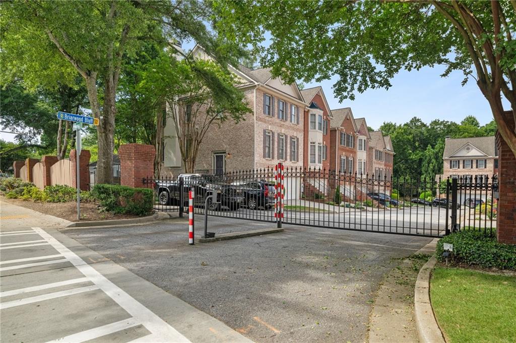 2144 Briarwood Bluff NE