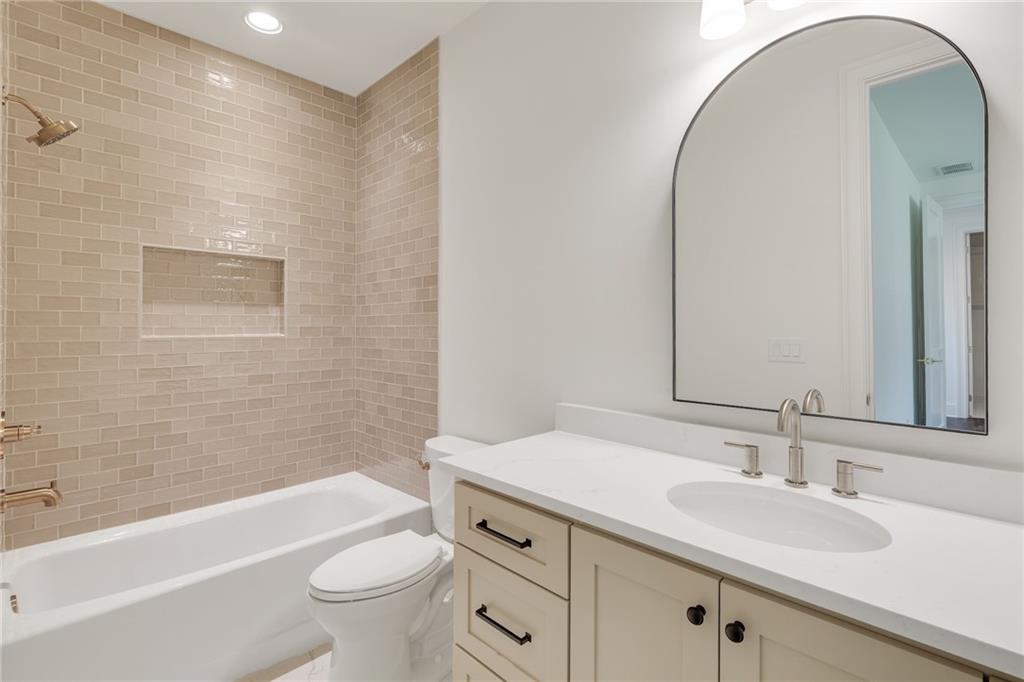 228 Thomas Circle