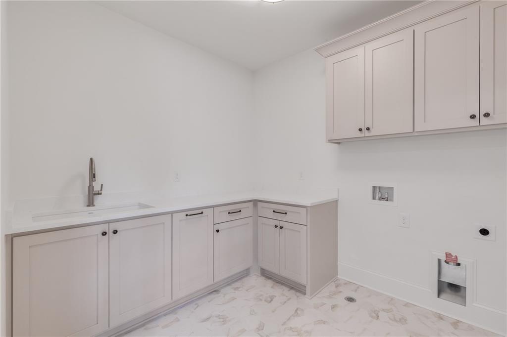 228 Thomas Circle