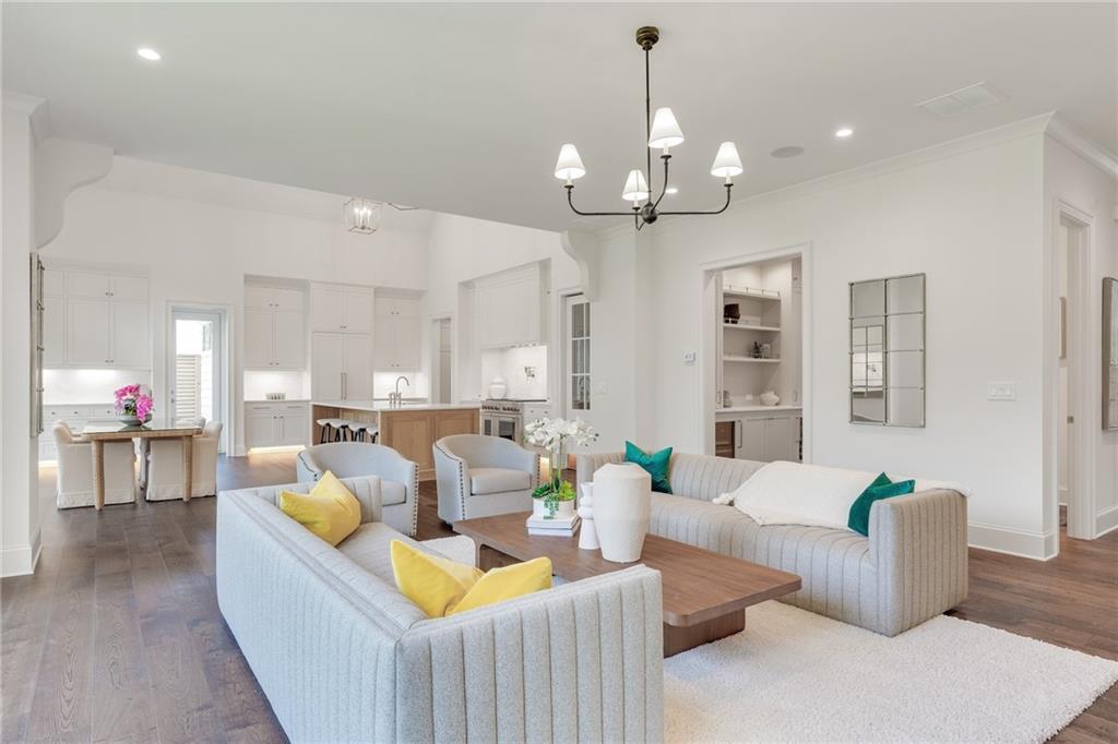 228 Thomas Circle