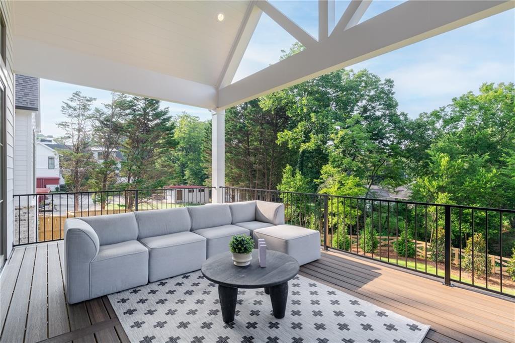 228 Thomas Circle