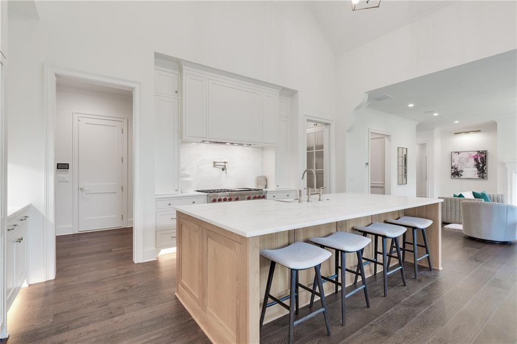 228 Thomas Circle