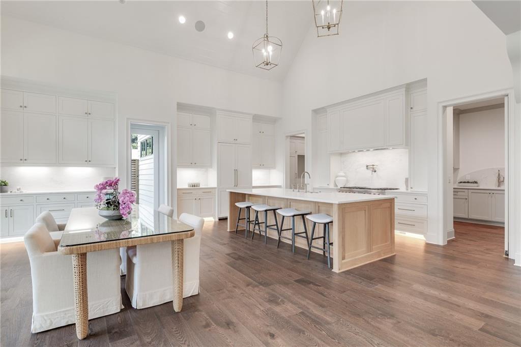 228 Thomas Circle
