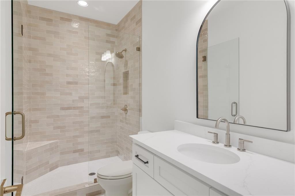 228 Thomas Circle