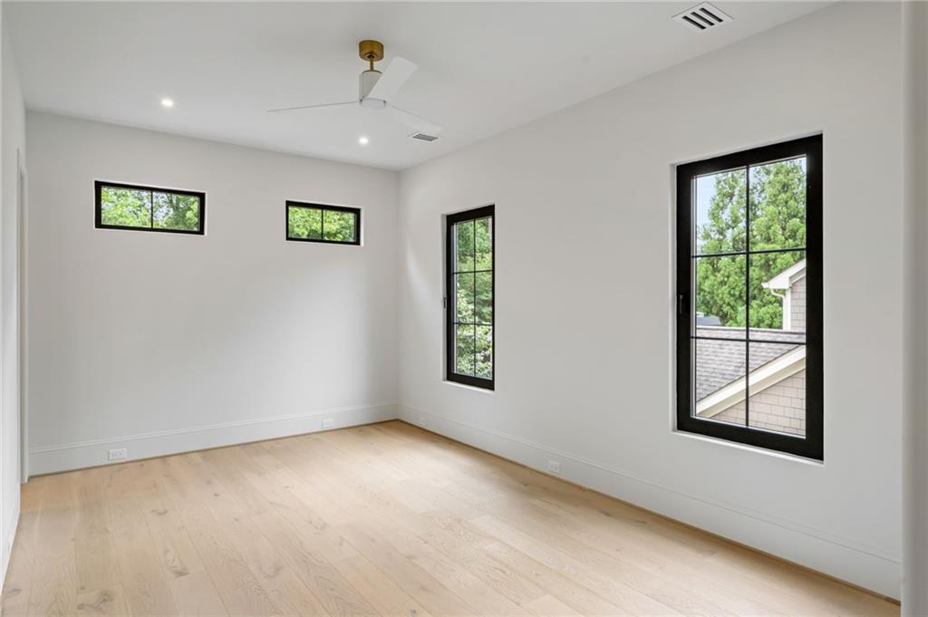 3157 Woodrow Way NE