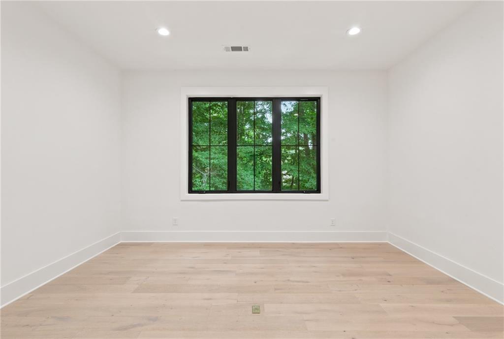 952 Cumberland Road NE
