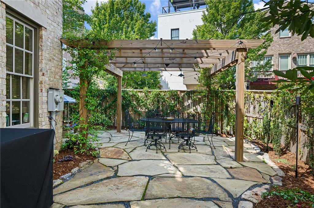 890 Glenwood Park Drive SE
