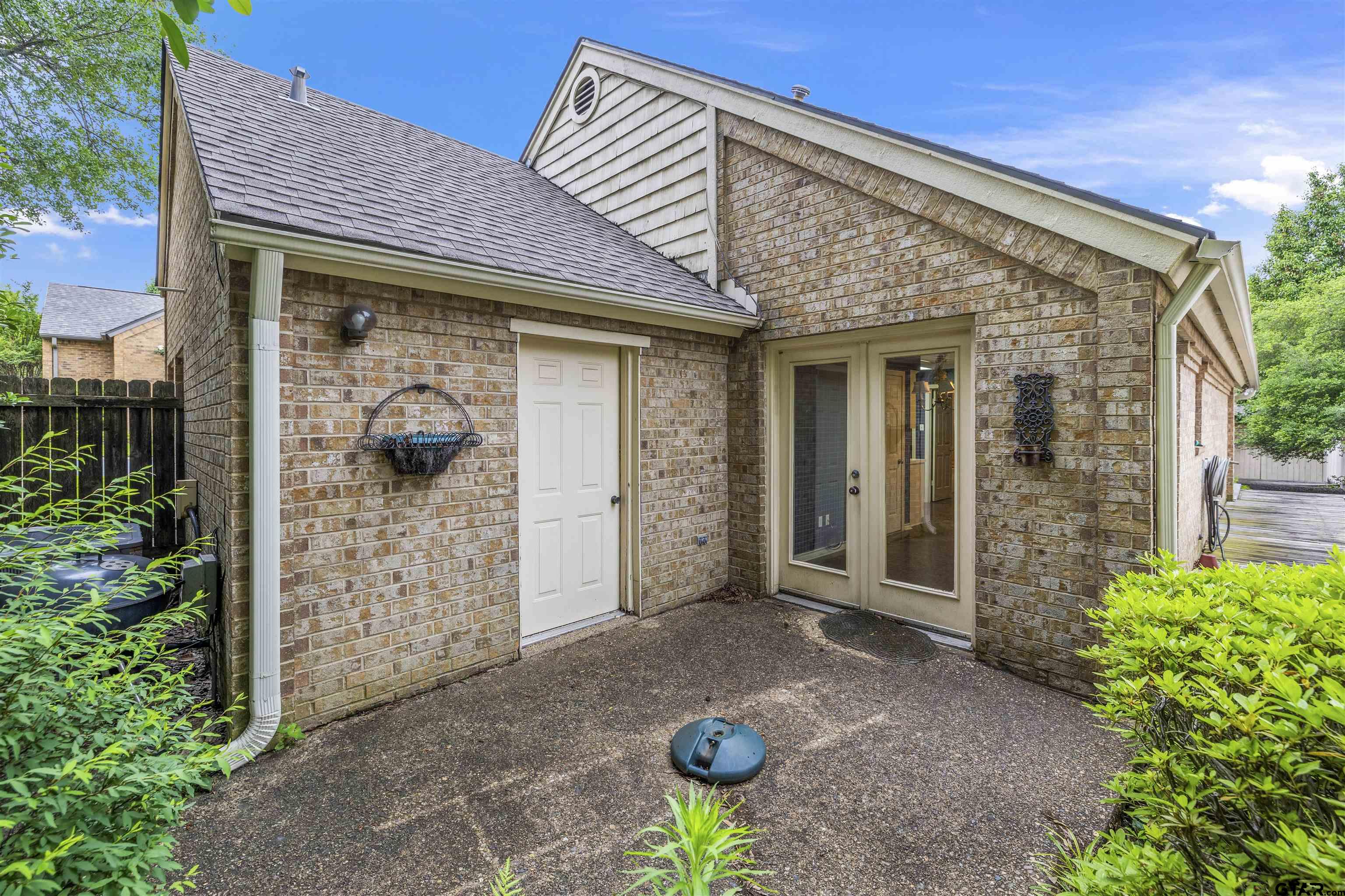 842 Ashford Ct