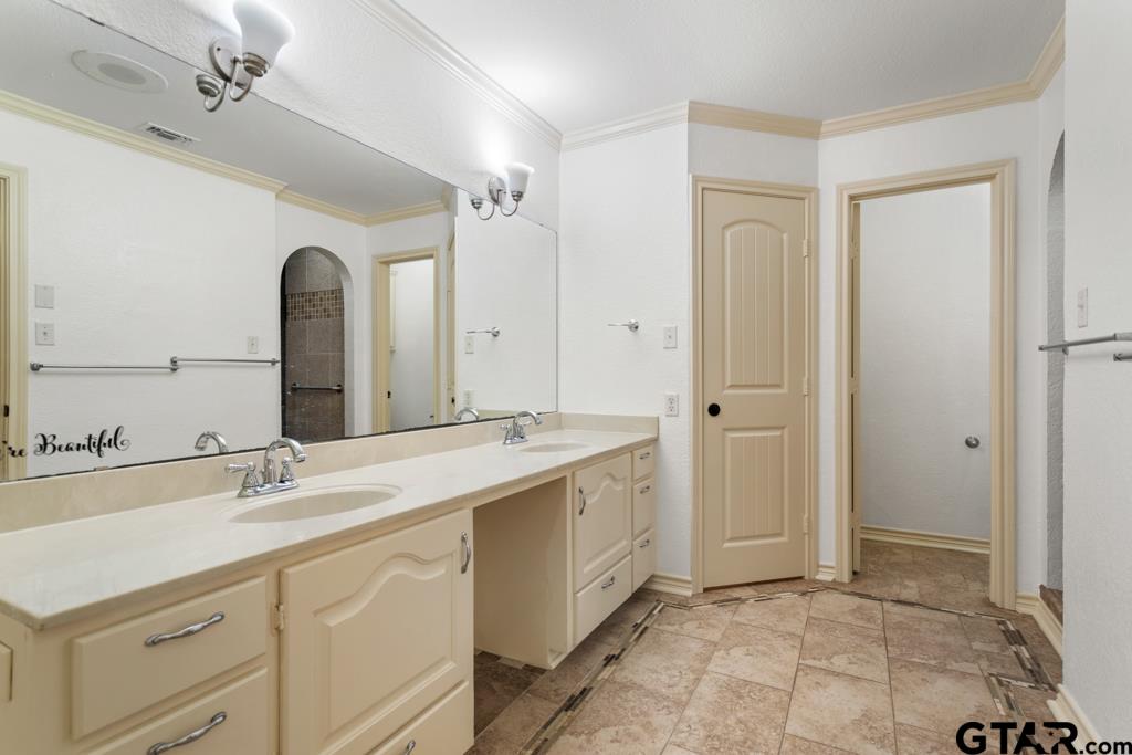 601 Charmwood