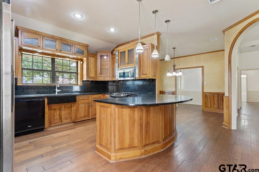 601 Charmwood