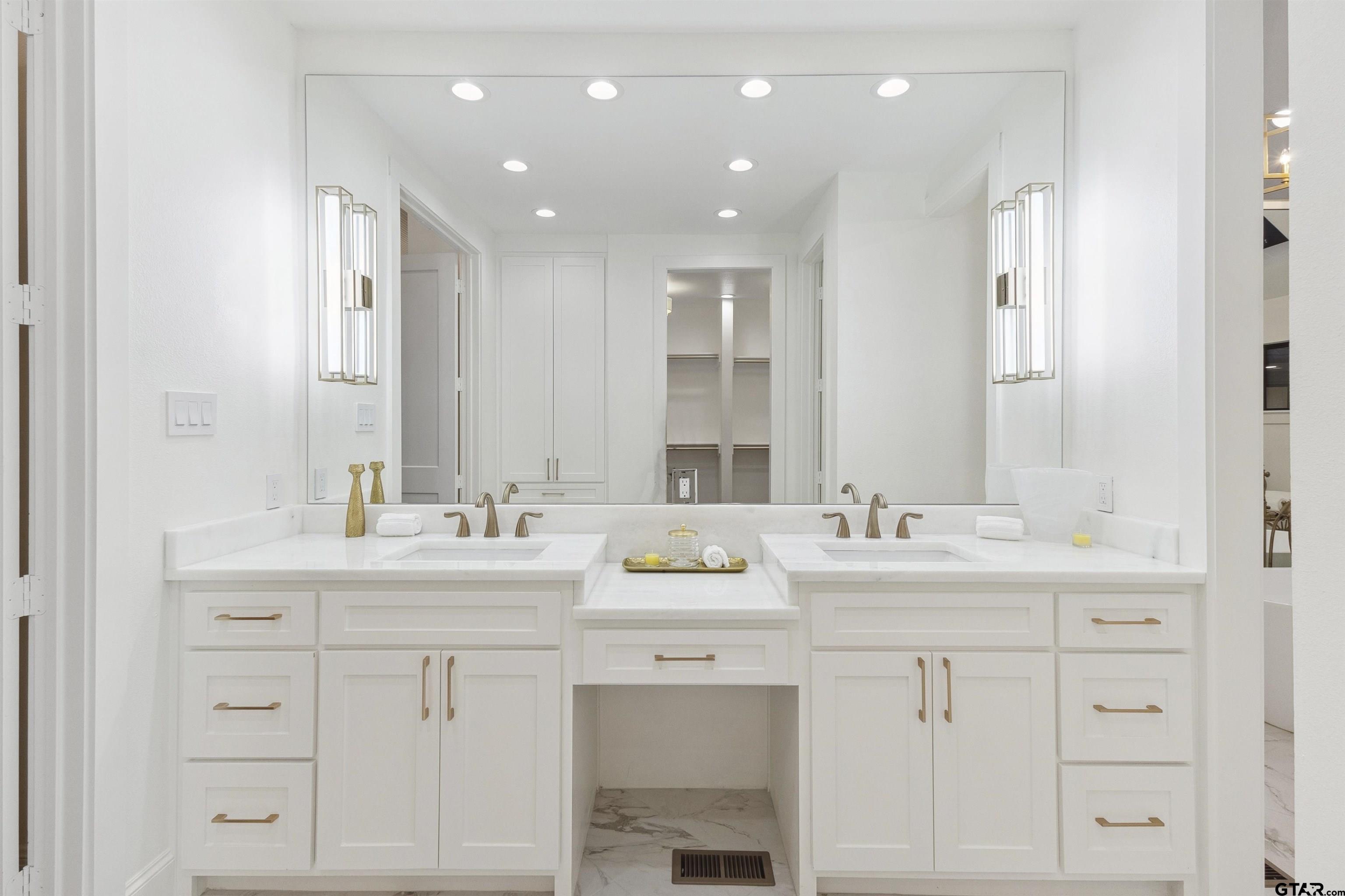 15482 Timberhill - Lots 27 & 28