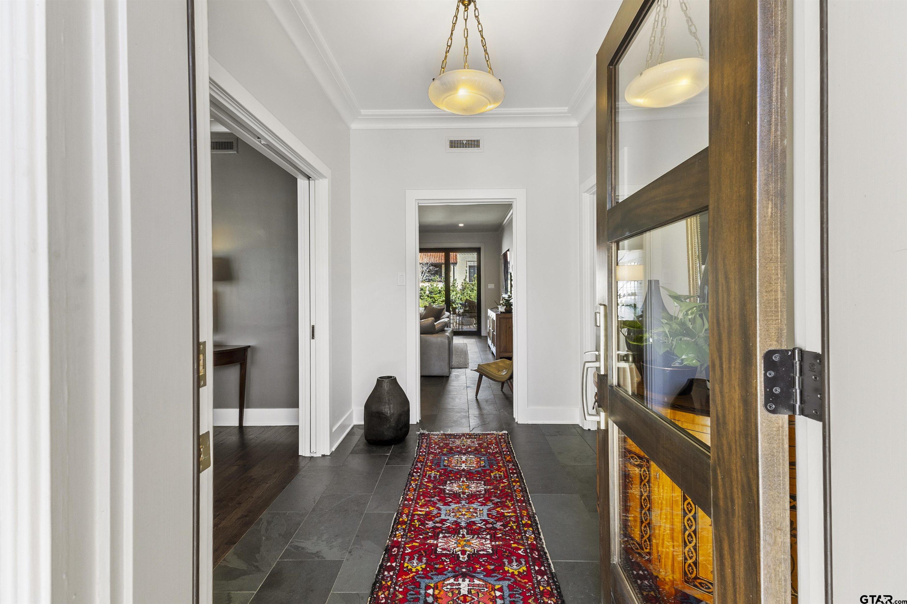 407 W 6th St