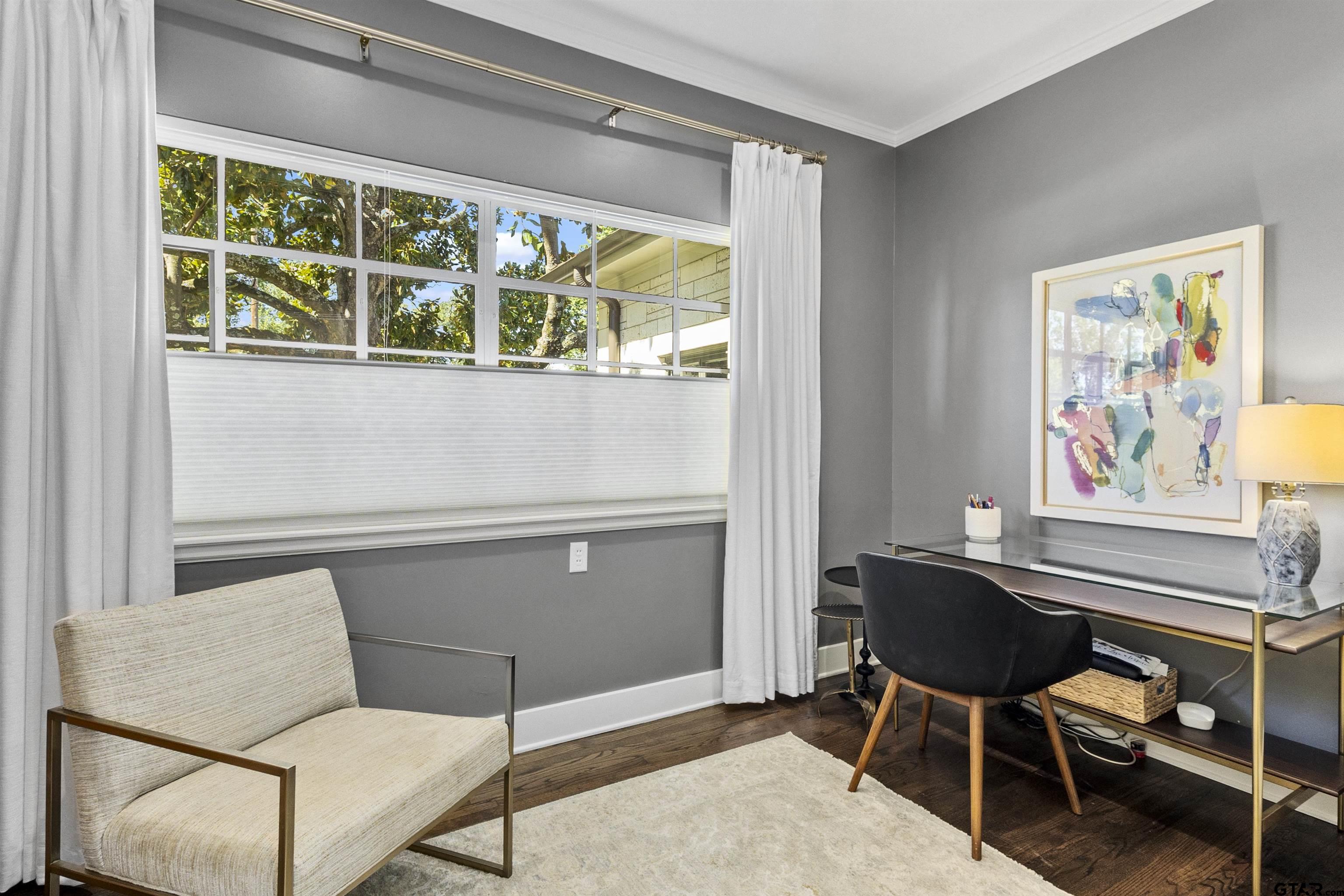 407 W 6th St