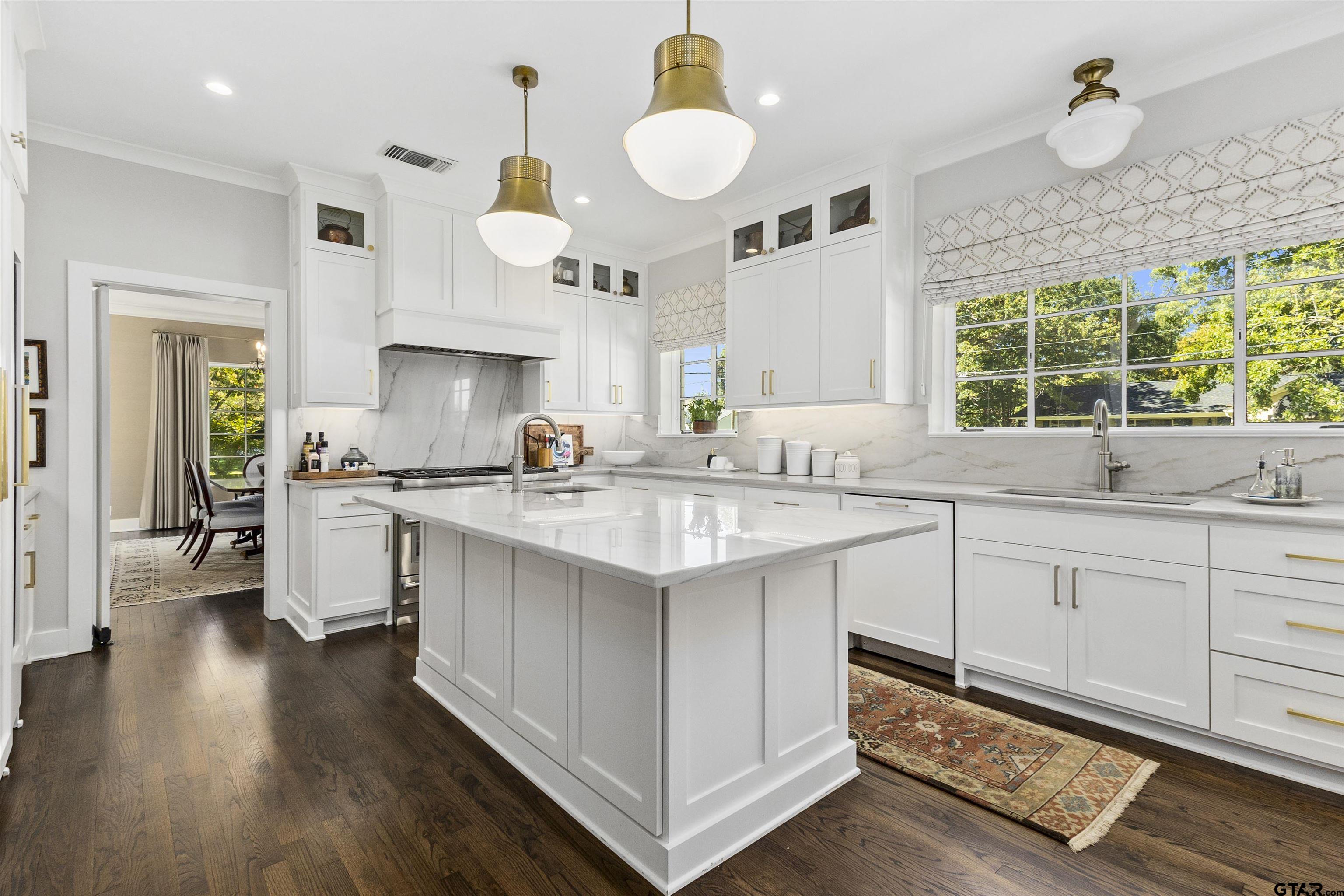 407 W 6th St