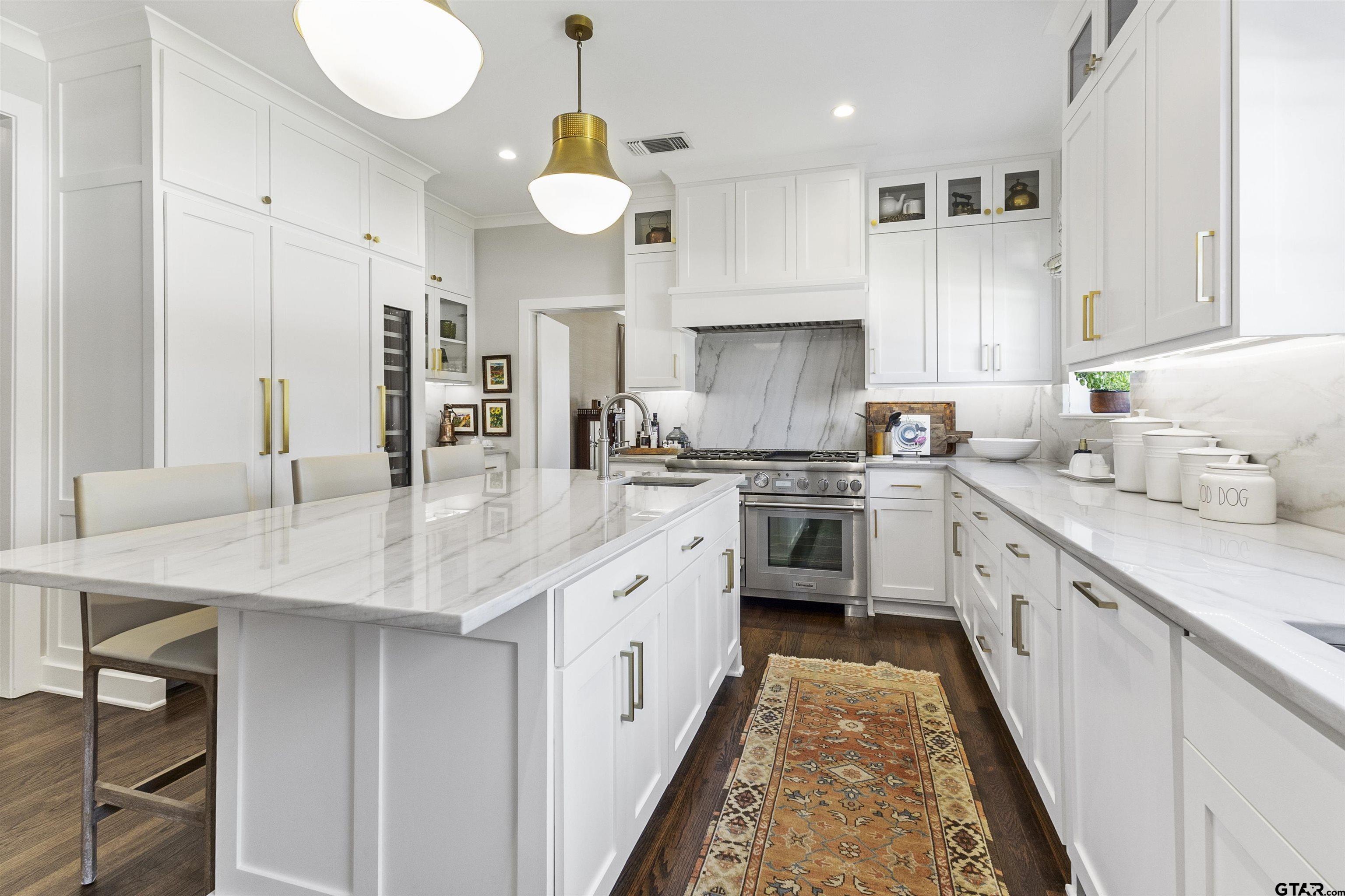 407 W 6th St