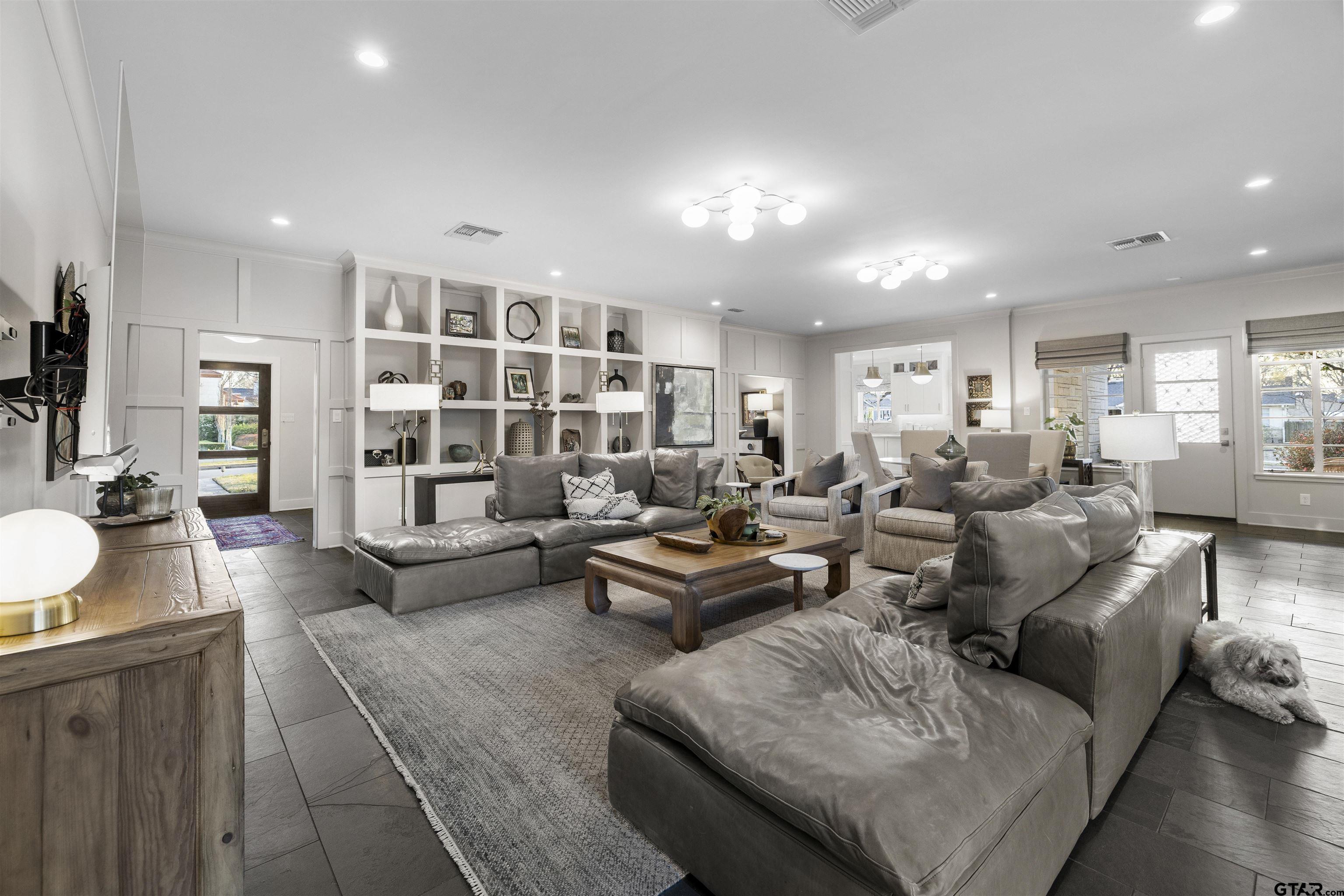 407 W 6th St