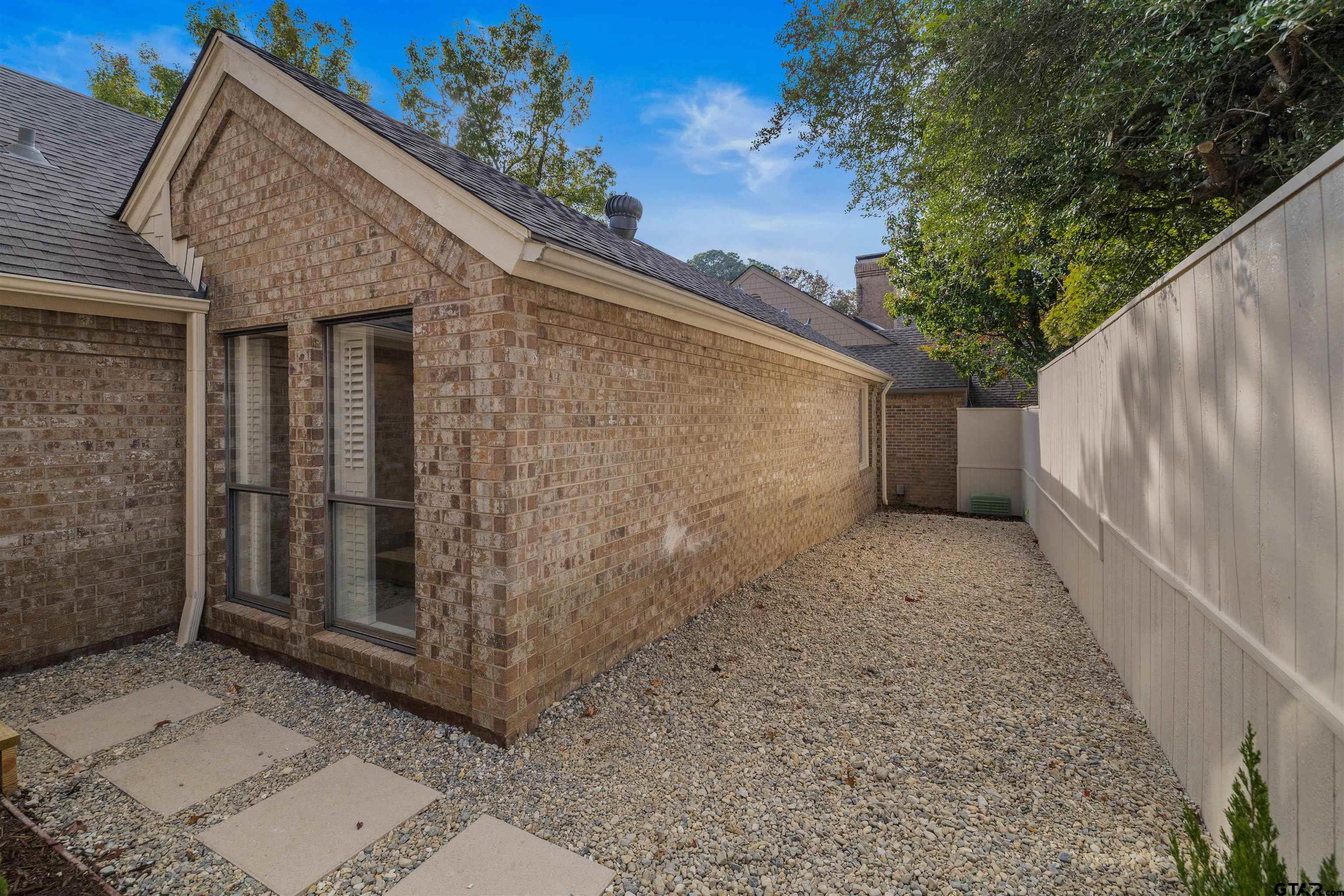 842 Ashford Ct