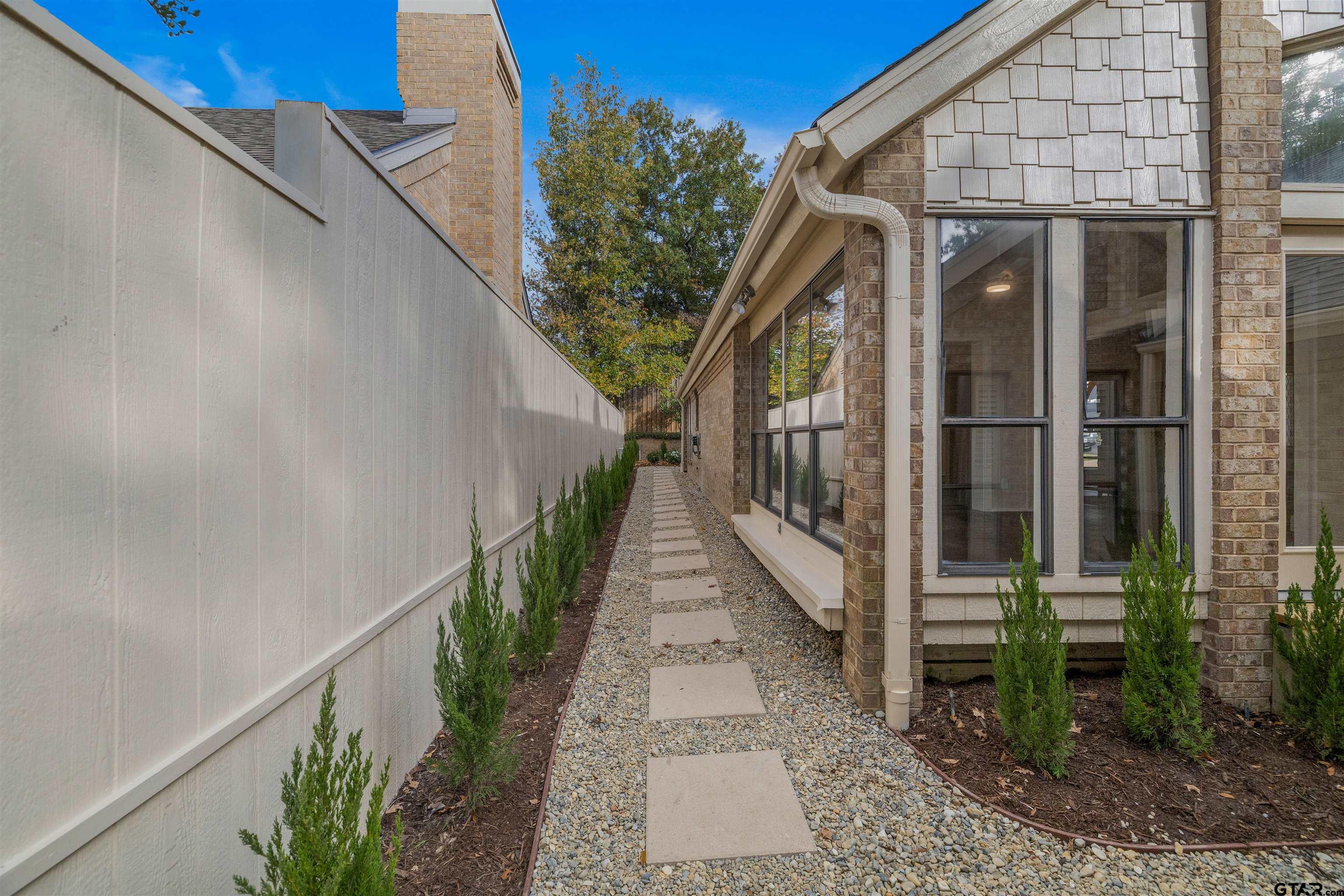 842 Ashford Ct
