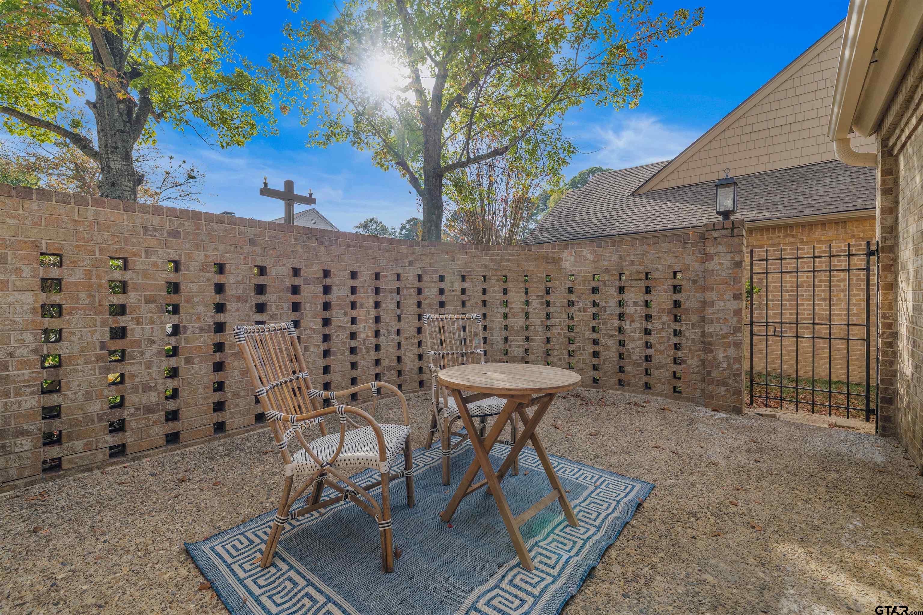 842 Ashford Ct