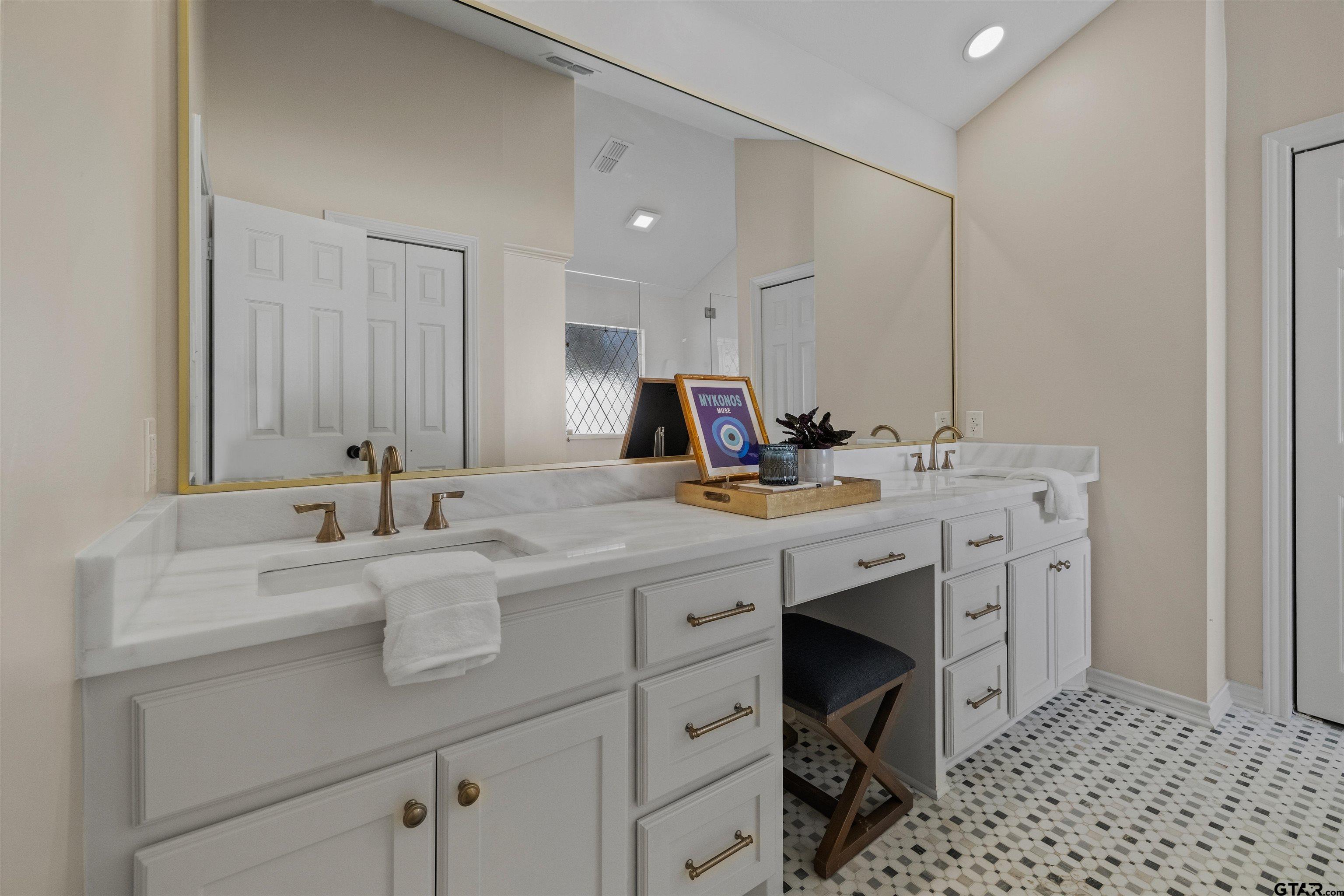 842 Ashford Ct