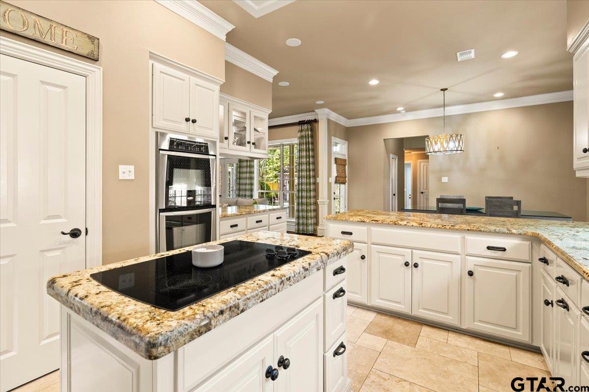 6805 Hollytree Circle