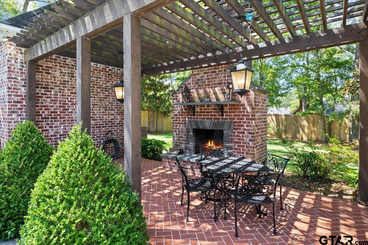 6805 Hollytree Circle