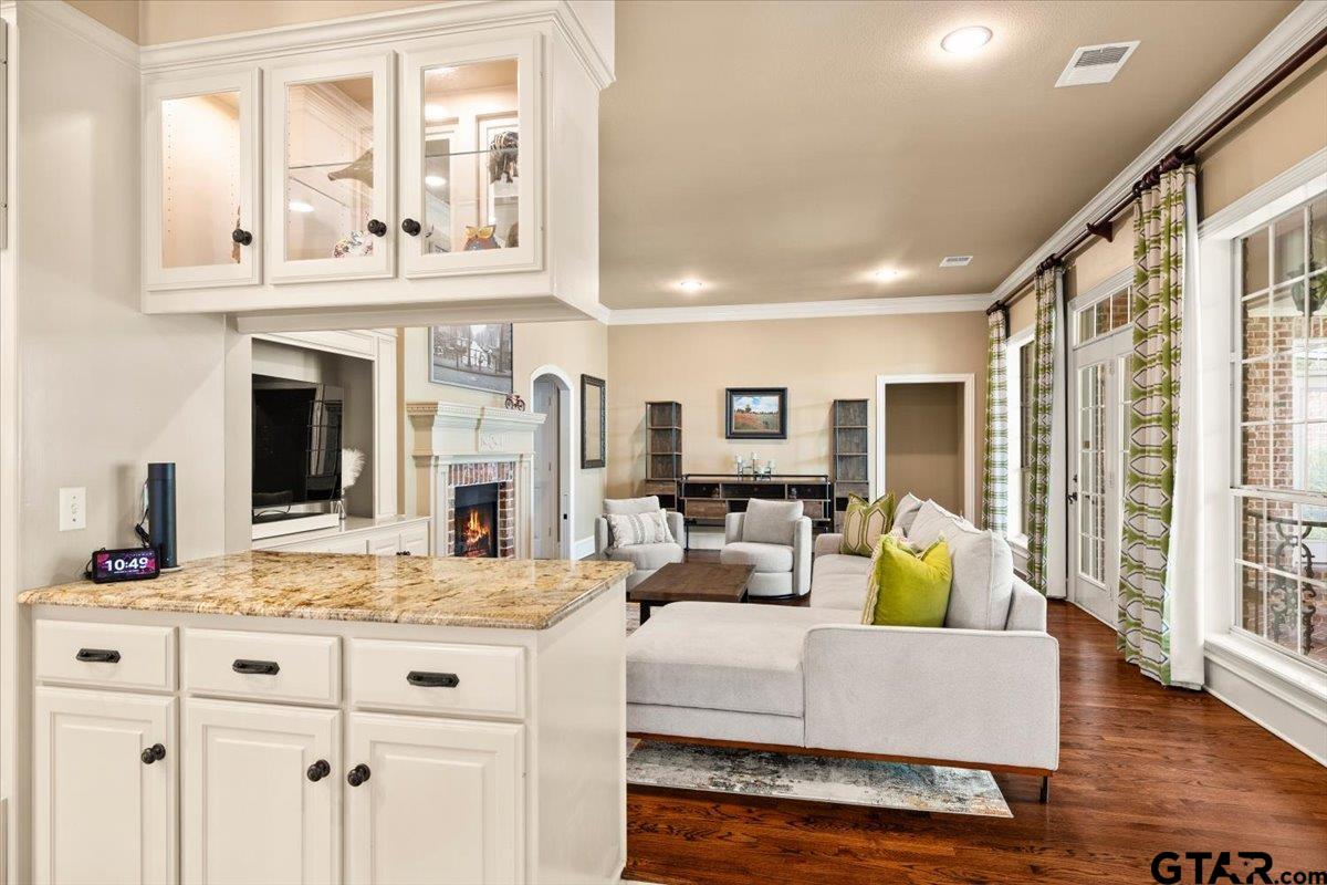 6805 Hollytree Circle