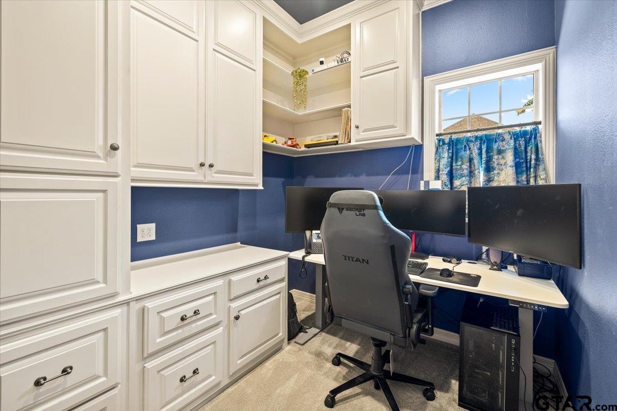 6805 Hollytree Circle