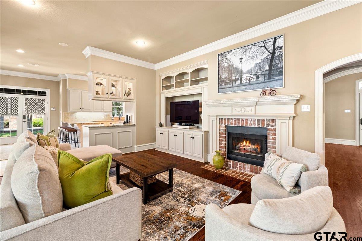 6805 Hollytree Circle