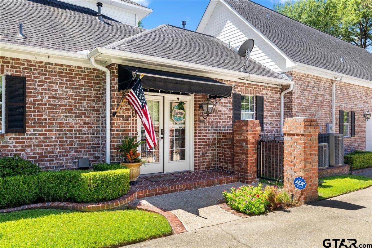 6805 Hollytree Circle