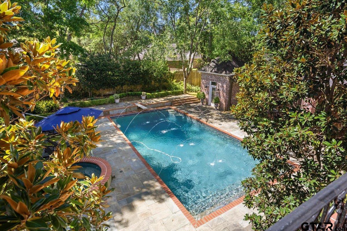 6805 Hollytree Circle