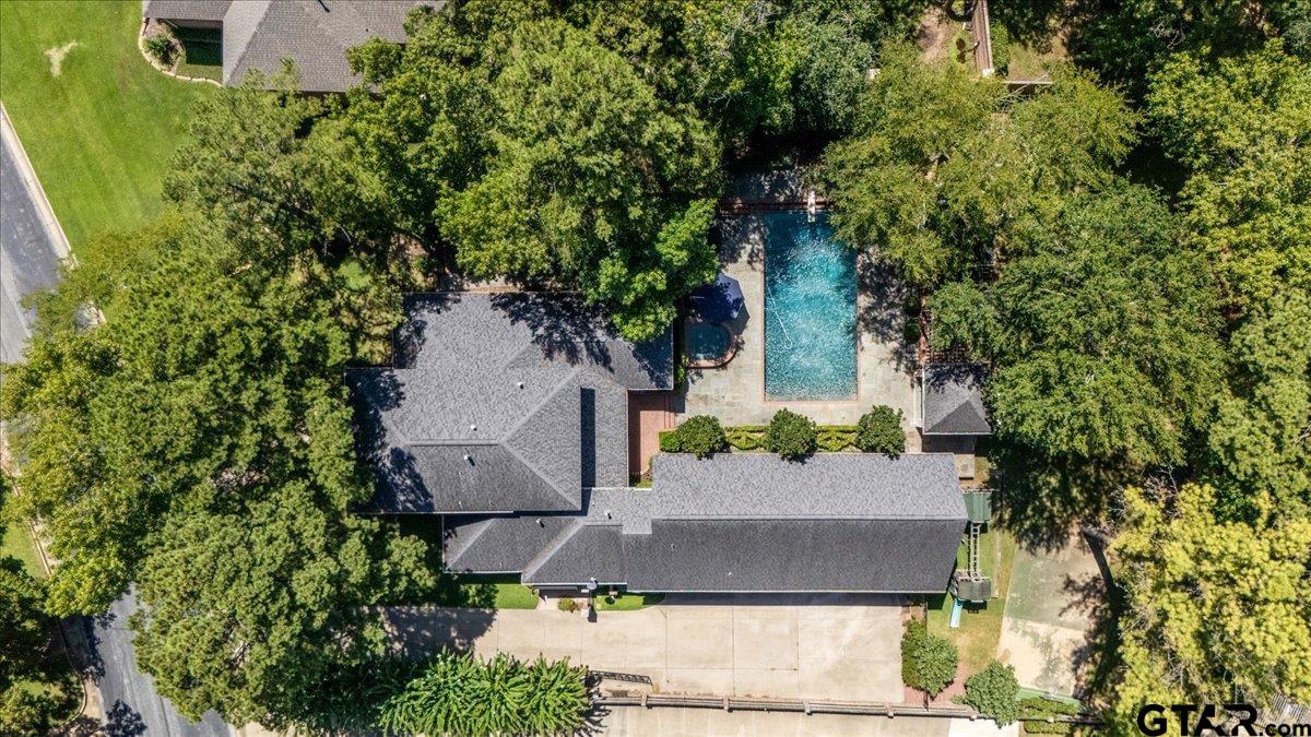 6805 Hollytree Circle