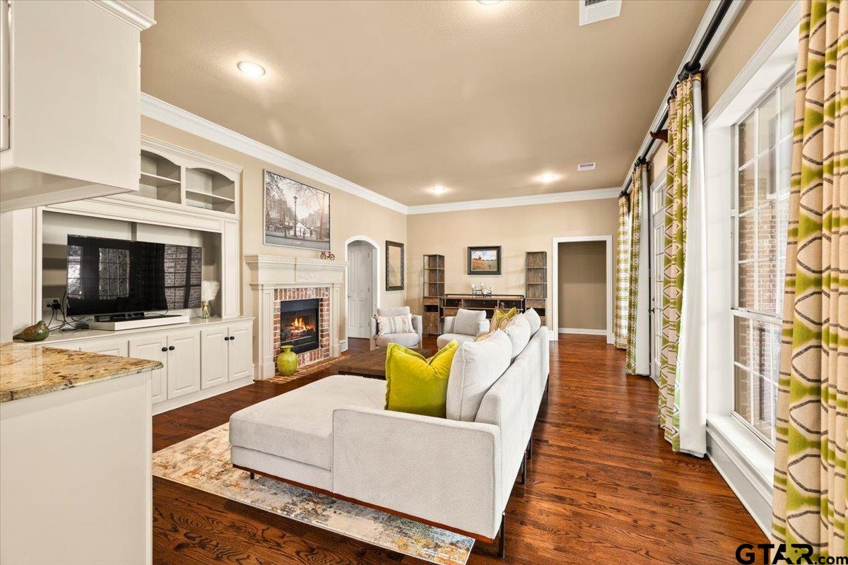 6805 Hollytree Circle