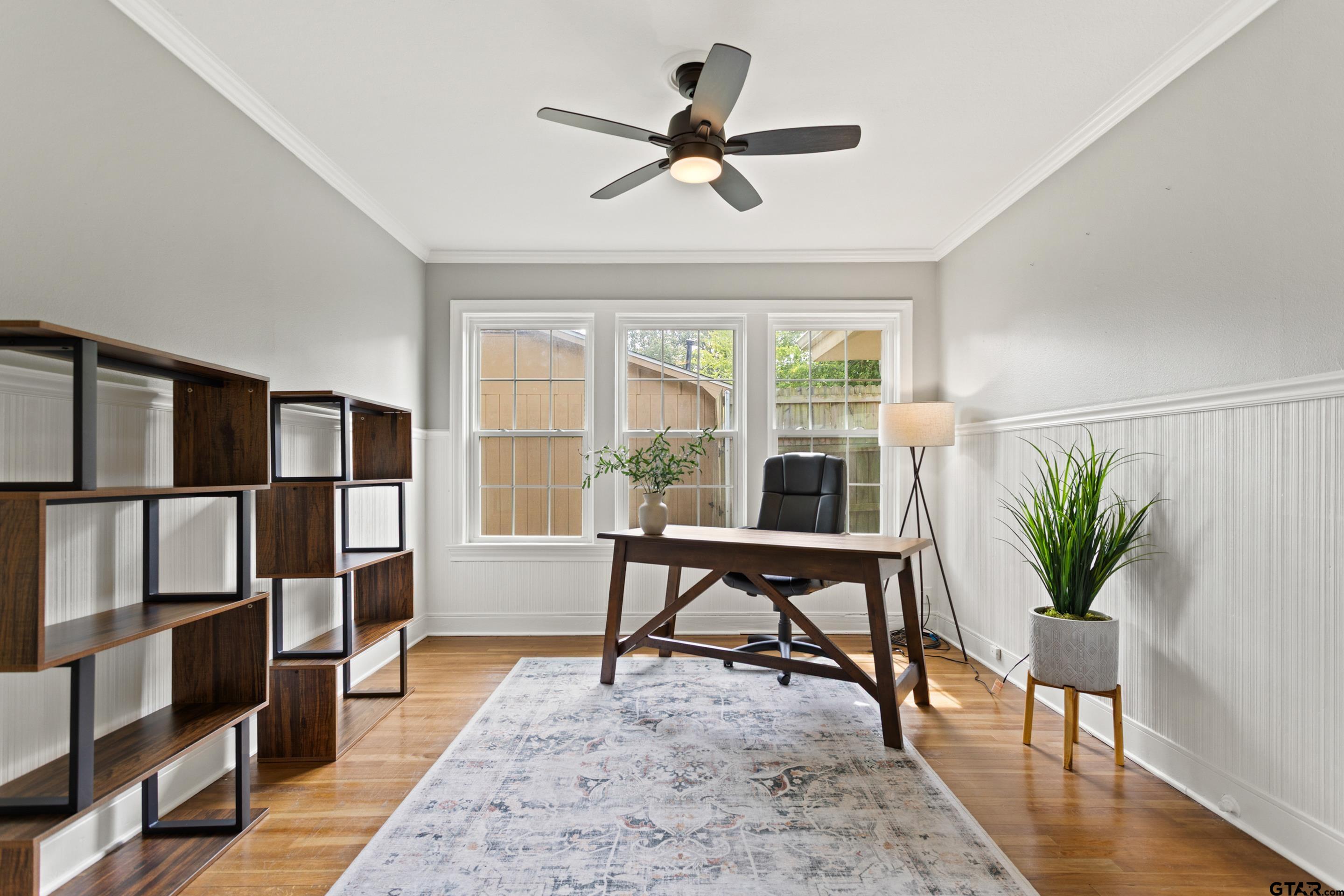 1403 S Robertson