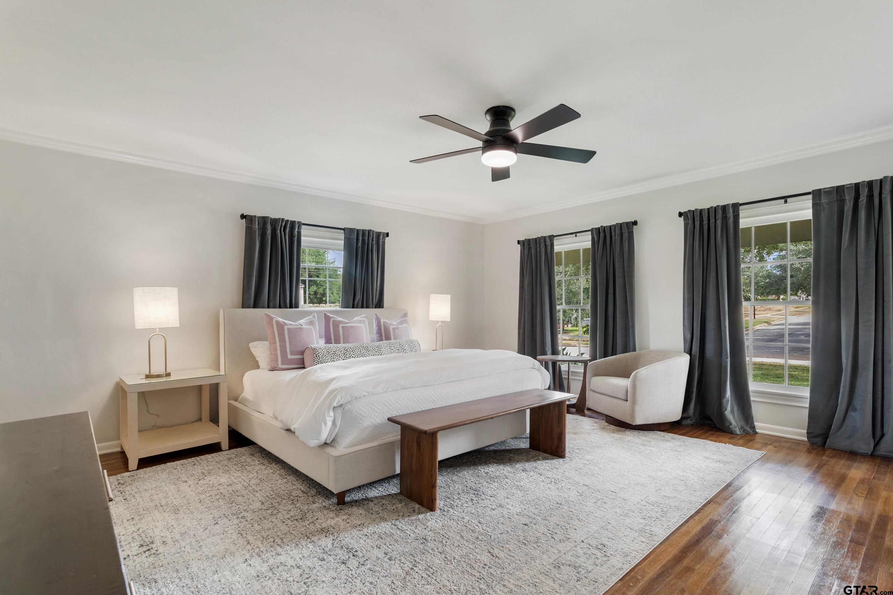 1403 S Robertson