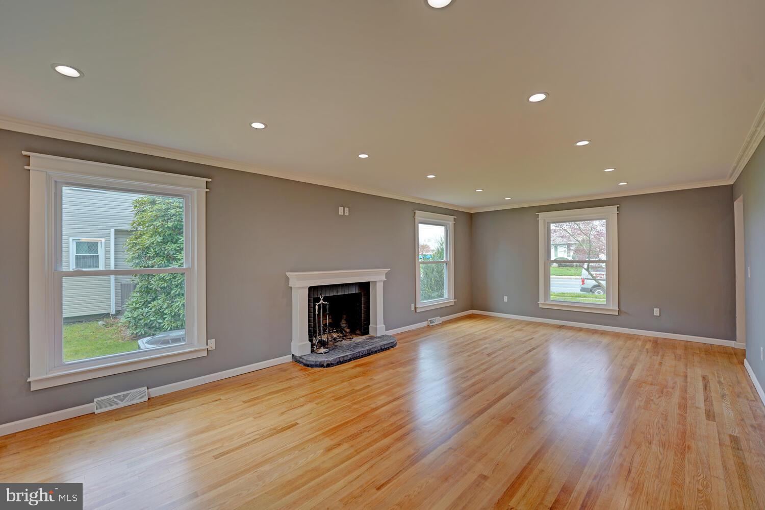 606 WYOMING AVENUE