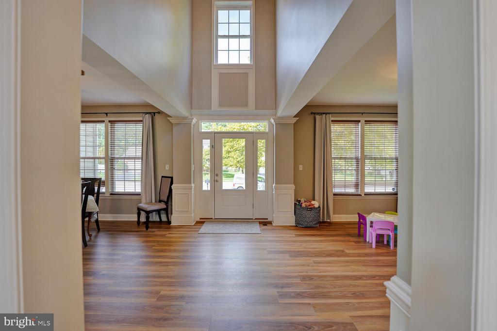 735 DORCHESTER COURT
